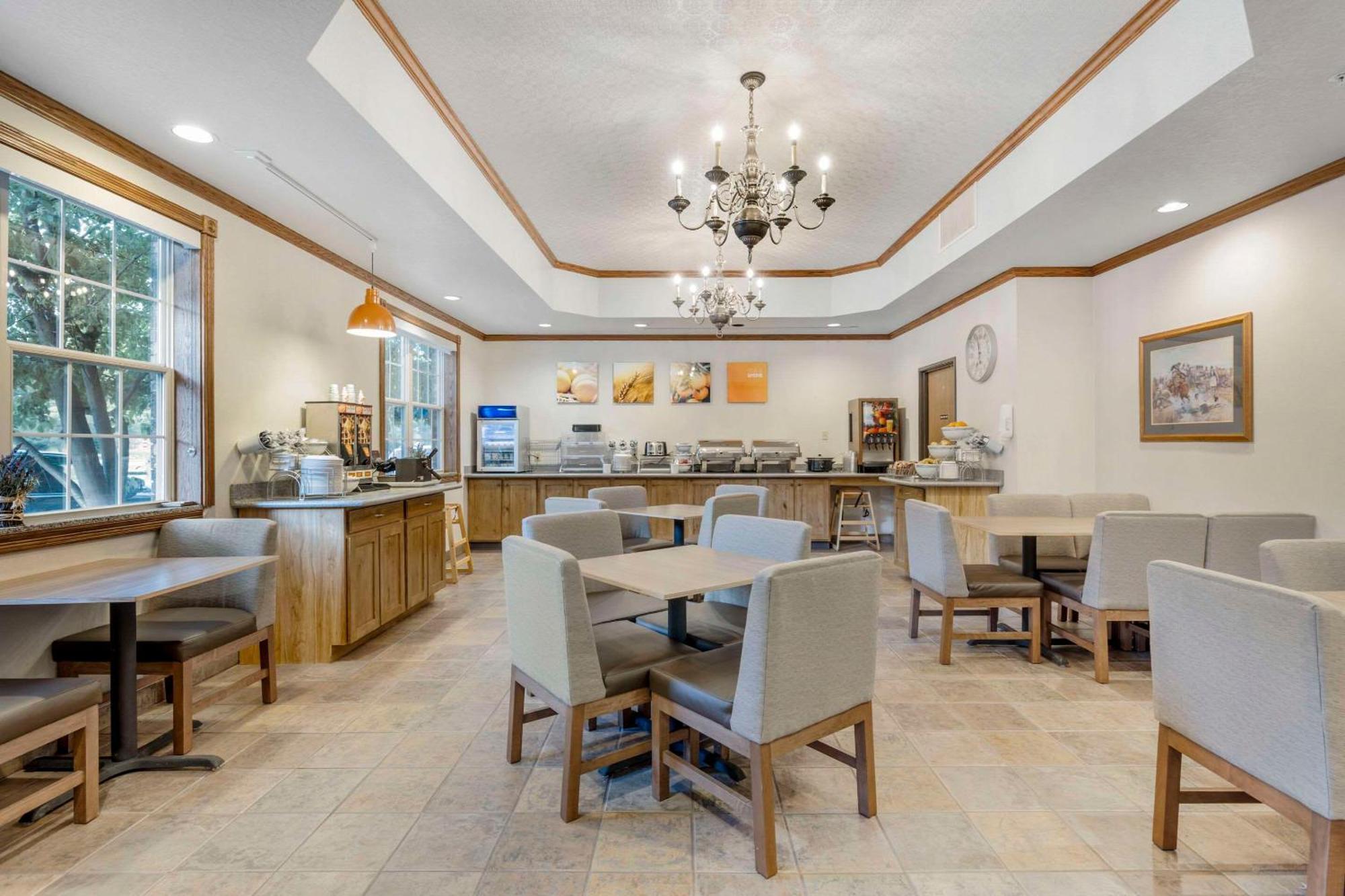 Comfort Inn & Suites Mt Rushmore Кийстоун Екстериор снимка
