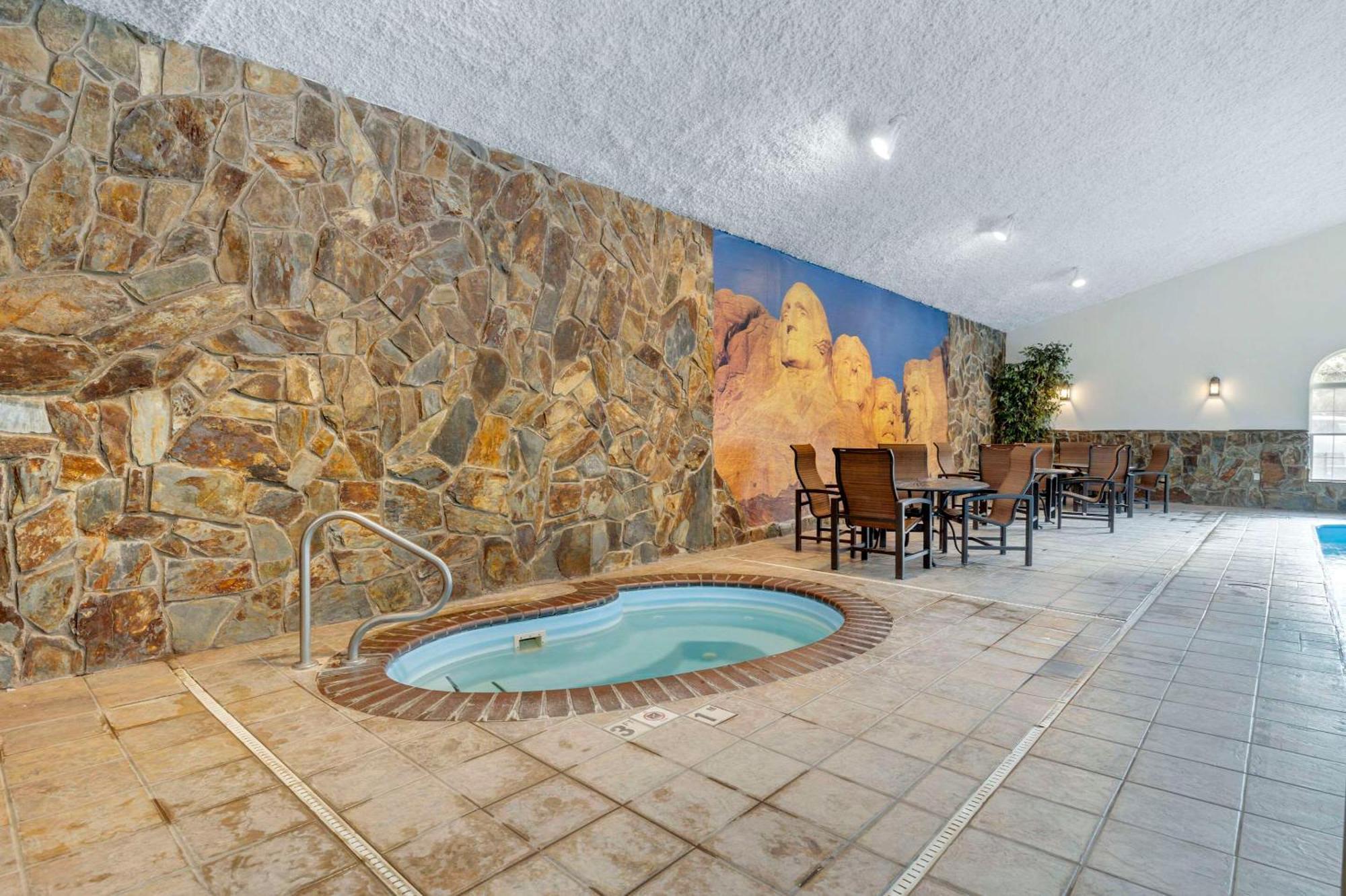 Comfort Inn & Suites Mt Rushmore Кийстоун Екстериор снимка