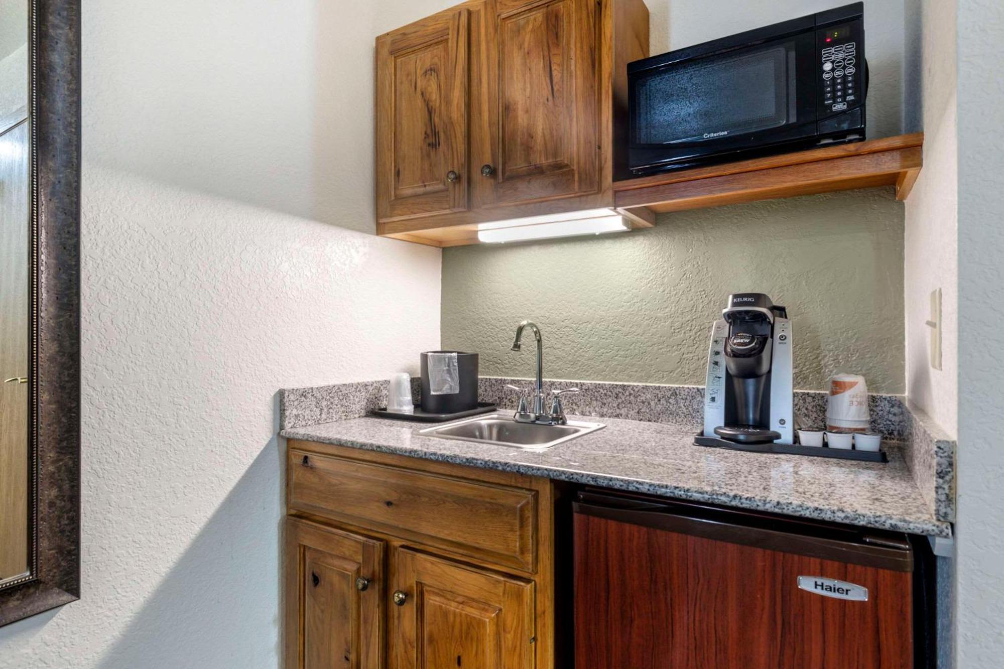 Comfort Inn & Suites Mt Rushmore Кийстоун Екстериор снимка
